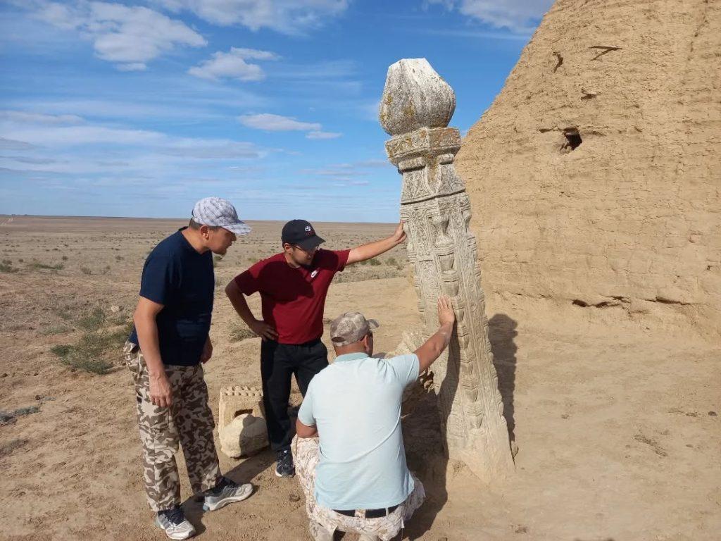 «Кейбір қорымдағы құлпытастар құлап жатыр…»