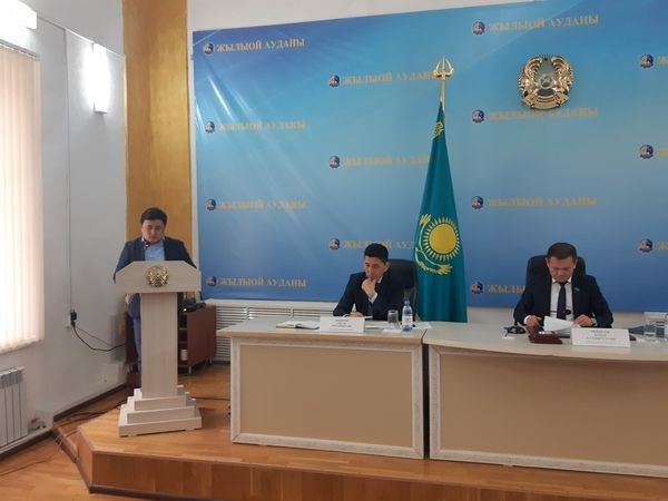 На очередном заседании сессии Жылыойского районного маслихата было проведено совещание по различным вопросам, касающимся района